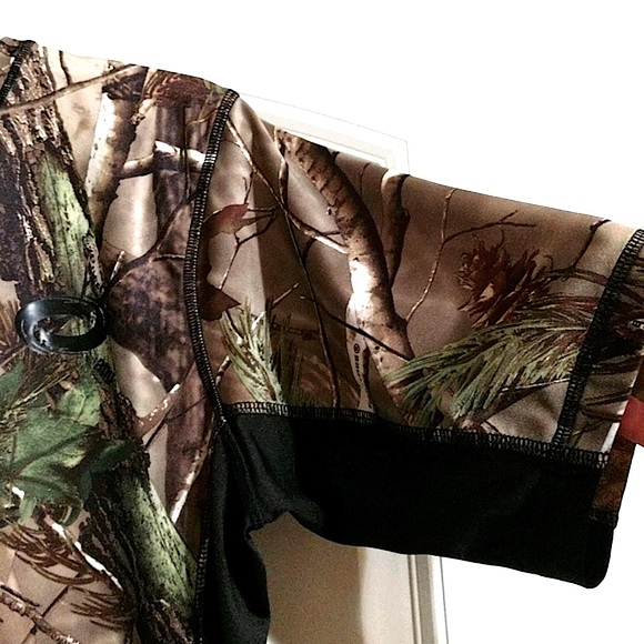 Realtree O'rageous Camouflage Medium Short Sleeve Shirt w/ black along sides - Picture 3 of 6